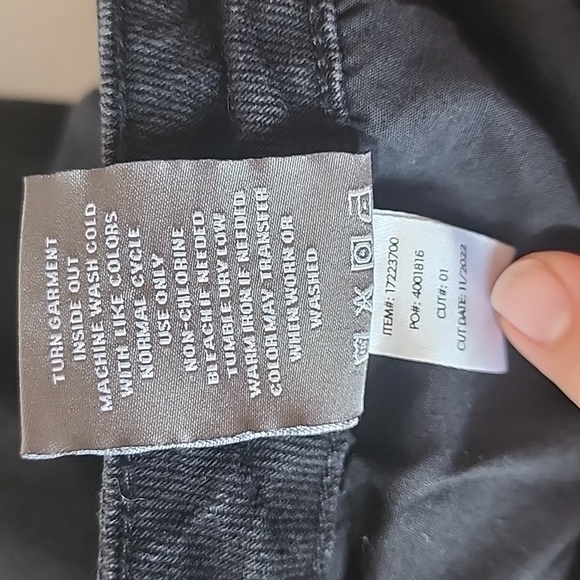 Torrid Size 22 Crop Boyfriend Jean Denim Black Distressed Cut Off Button Fly EUC - Picture 10 of 11